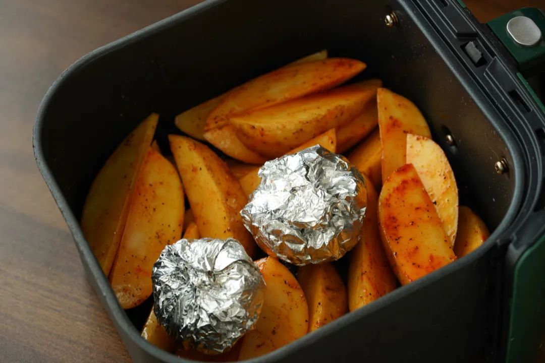 Cutting potatoes into even wedges