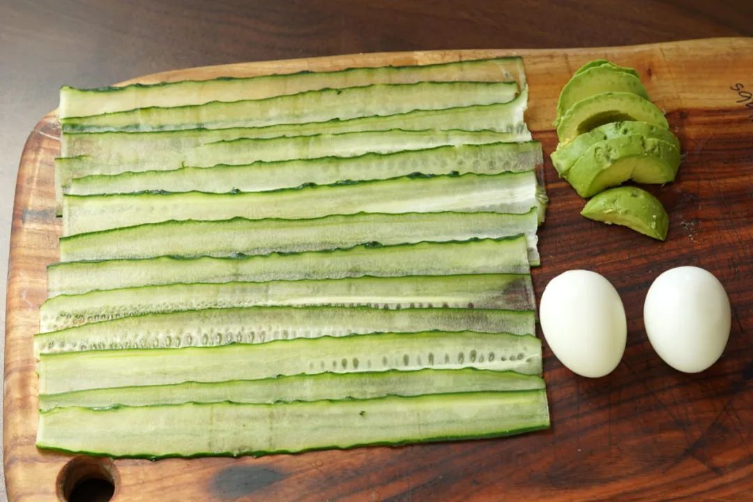 Slicing sushi rolls